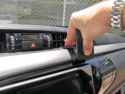 Brodit ProClip 855176 voor Toyota HiLux 2016-2026 - detail van dashboardmontage