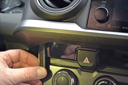 Brodit ProClip 855191 voor Toyota Tacoma 2016-2023 - montagepositie op dashboard