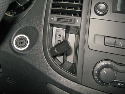 Brodit ProClip 855197 voor Mercedes Benz Vito 2015-2023 - montagepositie op dashboard