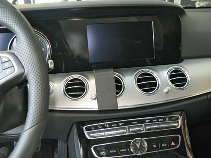 Brodit ProClip 855207 voor Mercedes Benz E-Class, Stationwagon 2017 en Mercedes Benz E-Class, Sedan 2017 - installatiepositie