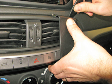 Brodit ProClip 855213 voor Fiat Tipo 2016-2021 - detail van dashboardmontage