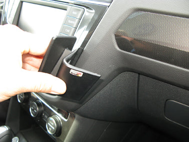 Brodit ProClip 855219 voor Volkswagen Tiguan 2017-2024 - montagepositie op dashboard