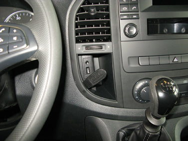 Brodit ProClip 855220 voor Mercedes Benz Vito 2015-2023 - montagepositie op dashboard