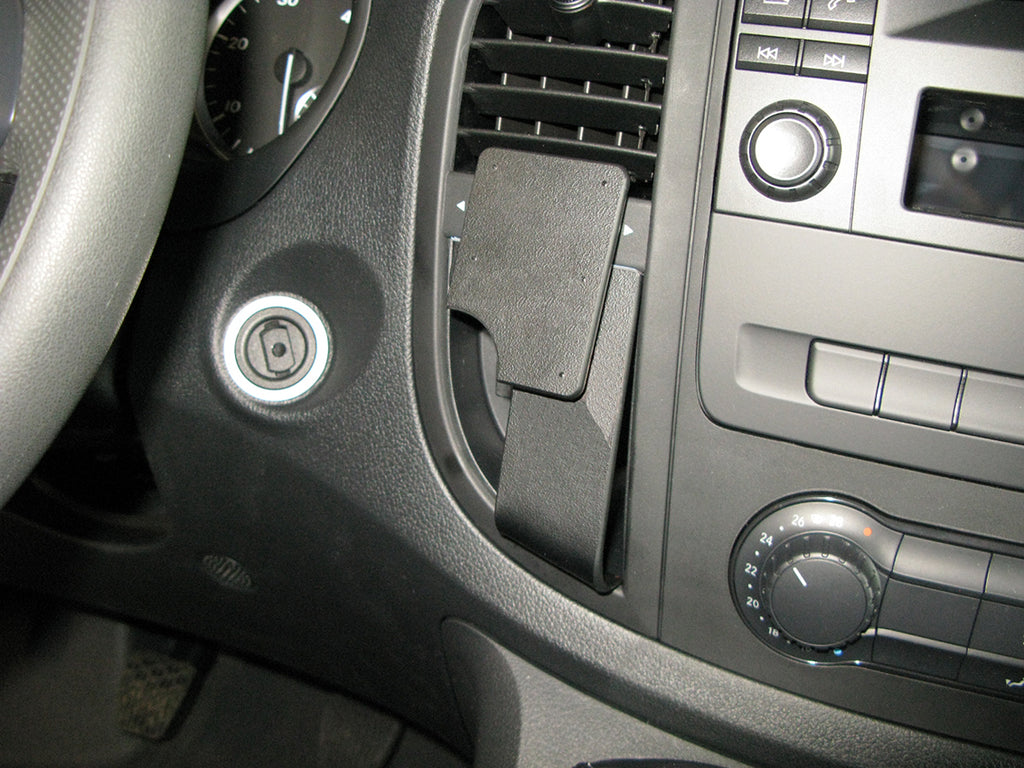 Brodit ProClip 855220 voor Mercedes Benz Vito 2015-2023 - productfoto zwarte ABS montagebasis