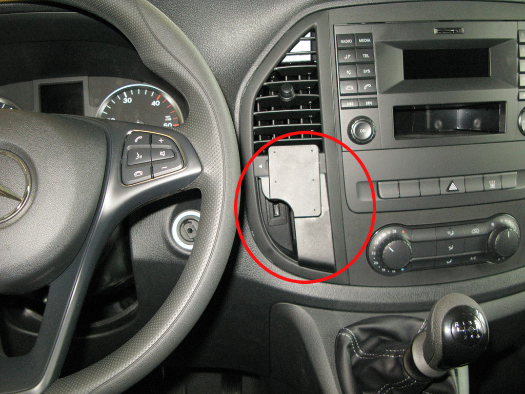 Brodit ProClip 855220 voor Mercedes Benz Vito 2015-2023 - montagefoto 6