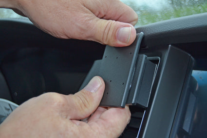 Brodit ProClip 855236 voor Hyundai Genesis 2015-2020 - detail van dashboardmontage