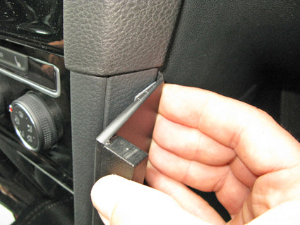Brodit ProClip 855238 voor Volkswagen Golf VII Variant 2013-2020, Volkswagen Golf VII Sportscombi 2013-2020 e.a. - montagepositie op dashboard