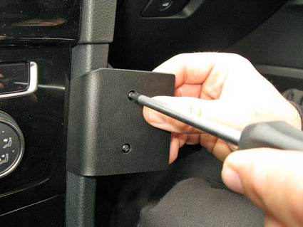 Brodit ProClip 855238 voor Volkswagen Golf VII Variant 2013-2020, Volkswagen Golf VII Sportscombi 2013-2020 e.a. - detail van dashboardmontage