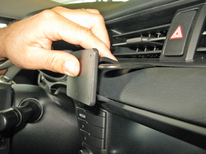 Brodit ProClip 855239 voor Toyota Avensis 2016-2019 - detail van dashboardmontage