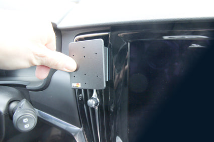 Brodit ProClip 855246 voor Volvo V90 2017-2026 en Volvo S90 2017-2025 - detail van dashboardmontage