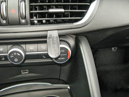 Brodit ProClip 855253 voor Alfa Romeo Giulia 2017-2025 - montagepositie op dashboard