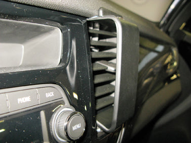 Brodit ProClip 855271 voor Buick Encore 2017-2021 en Opel Mokka X 2017-2022 - detail van dashboardmontage