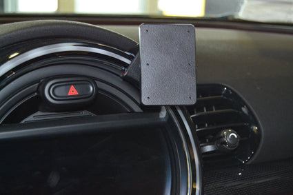 Brodit ProClip 855272 voor Mini Clubman 2016-2023 - detail van dashboardmontage