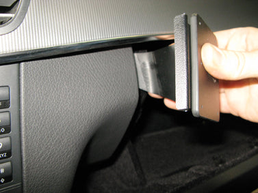Brodit ProClip 855273 voor Mercedes Benz E-Class, Stationwagon 2014-2016, Mercedes Benz E-Class, Sedan 2015-2016 en Mercedes Benz E-Class, Sedan 2014-2016 - ProClip geplaatst in het voertuig