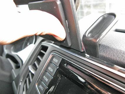 Brodit ProClip 855297 voor Volkswagen Amarok 2017-2023 - montagepositie op dashboard
