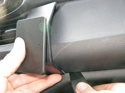 Brodit ProClip 855302 voor Hyundai i30 2017-2024 en Hyundai Elantra GT 2018-2022 - ProClip geplaatst in het voertuig