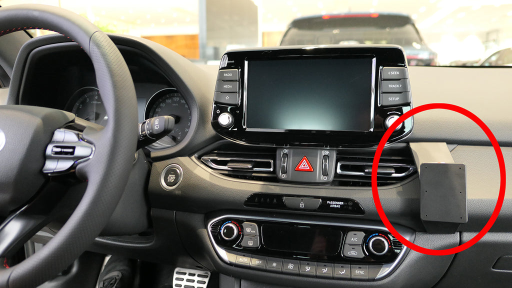 Brodit ProClip 855302 voor Hyundai i30 2017-2024 en Hyundai Elantra GT 2018-2022 - montagefoto 6