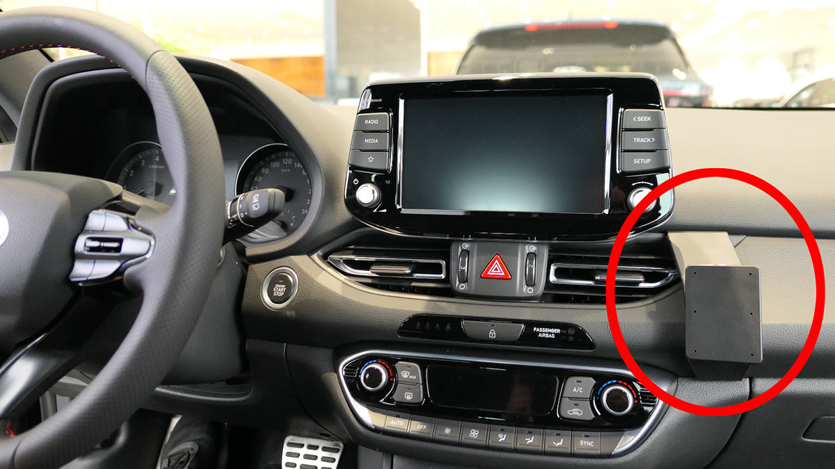 Brodit ProClip 855302 voor Hyundai i30 2017-2024 en Hyundai Elantra GT 2018-2022 - montagefoto 6