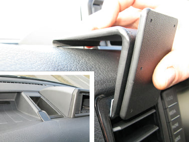 Brodit ProClip 855303 voor MAN TGE 2019-2024 en Volkswagen Crafter 2017-2024 - montagepositie op dashboard