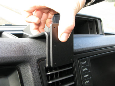 Brodit ProClip 855303 voor MAN TGE 2019-2024 en Volkswagen Crafter 2017-2024 - detail van dashboardmontage
