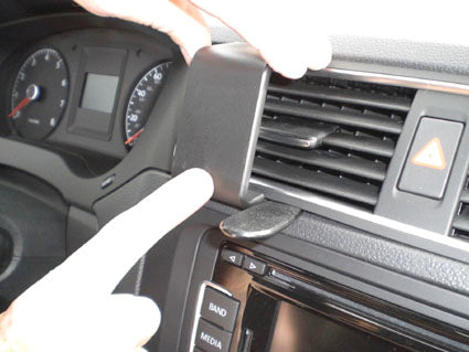 Brodit ProClip 855306 voor Volkswagen Jetta 2011-2018 - montagepositie op dashboard