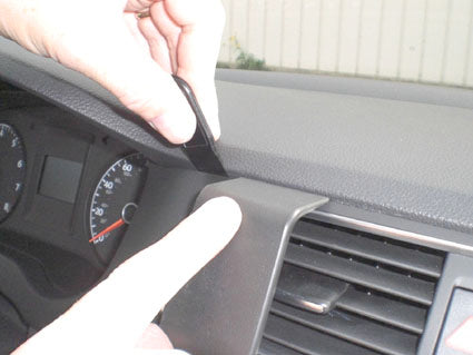 Brodit ProClip 855306 voor Volkswagen Jetta 2011-2018 - detail van dashboardmontage