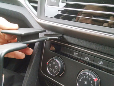 Brodit ProClip 855316 voor Volkswagen Atlas 2018-2023 - montagepositie op dashboard