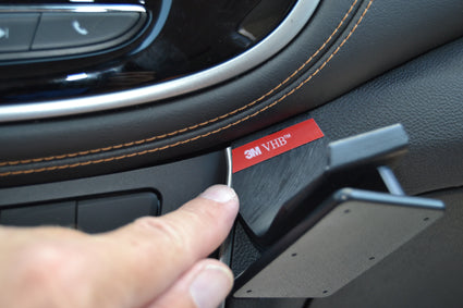Brodit ProClip 855320 voor Chevrolet Trax 2017-2023 - montagepositie op dashboard