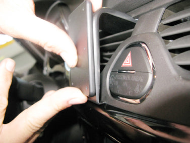 Brodit ProClip 855333 voor Opel Corsa 2015-2019 - detail van dashboardmontage