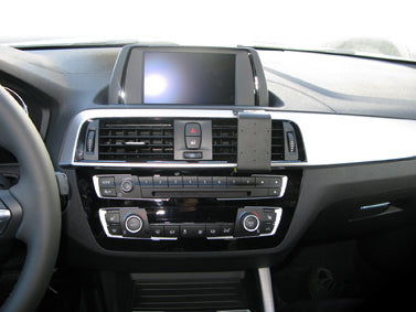 Brodit ProClip 855355 voor BMW 2-series F22, F23 2018-2020 en BMW 1-series F20, F21 2018-2020 - detail van dashboardmontage