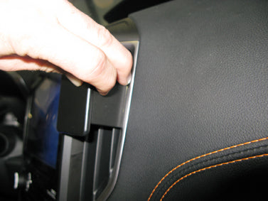 Brodit ProClip 855383 voor Subaru XV 2018-2023 en Subaru Impreza 2017-2023 - ProClip geplaatst in het voertuig