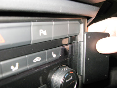 Brodit ProClip 855385 voor Volkswagen T-Roc 2018-2022 - montagepositie op dashboard
