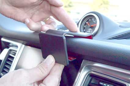 Brodit ProClip 855387 voor Porsche Macan 2015-2019 - montagepositie op dashboard