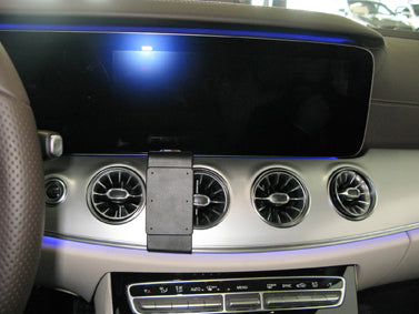 Brodit ProClip 855397 voor Mercedes Benz E-Class, Stationwagon 2018-2023, Mercedes Benz E-Class, Sedan 2018-2023 e.a. - detail van dashboardmontage