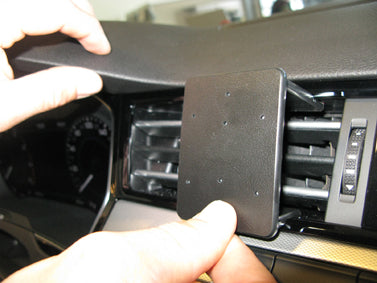 Brodit ProClip 855413 voor Volkswagen Passat Alltrack 2016-2023, Volkswagen Passat 2015-2023 e.a. - ProClip geplaatst in het voertuig