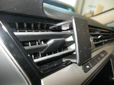 Brodit ProClip 855413 voor Volkswagen Passat Alltrack 2016-2023, Volkswagen Passat 2015-2023 e.a. - detail van dashboardmontage