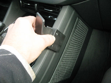 Brodit ProClip 855424 voor Volkswagen Touareg 2019-2023 - montagepositie op dashboard