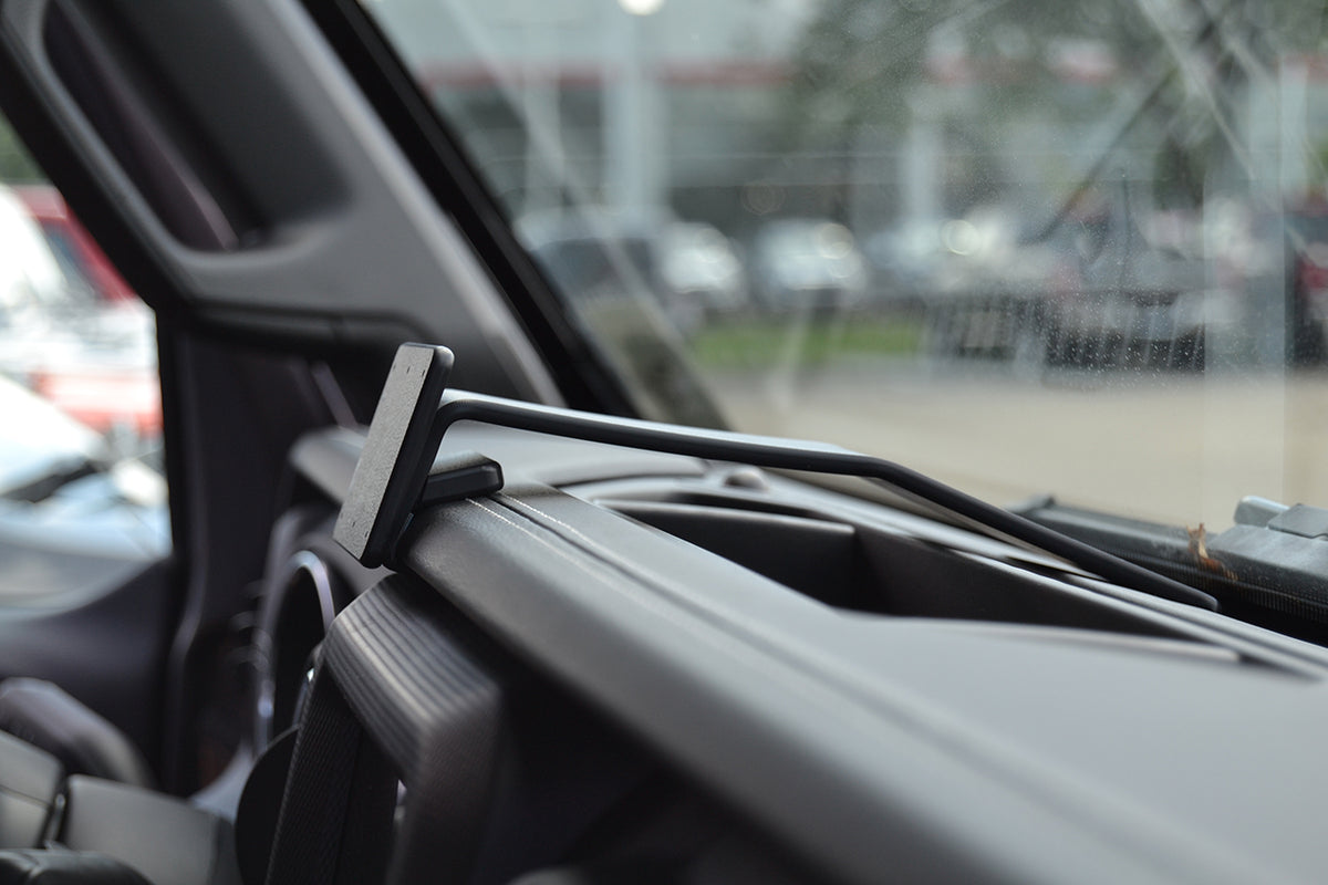 Brodit ProClip 855431 voor Jeep Wrangler 2018-2023, Jeep JL 2019-2023 en Jeep Gladiator 2020-2023 - productfoto zwarte ABS montagebasis