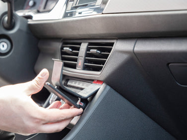 Brodit ProClip 855437 voor Volkswagen Jetta 2019-2026 - montagepositie op dashboard