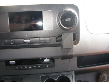 Brodit ProClip 855442 voor Mercedes Benz Sprinter 2019-2026 - detail van dashboardmontage