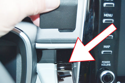 Brodit ProClip 855453 voor Suzuki Swace 2021-2024 en Toyota Corolla 2019-2026 - montagepositie op dashboard