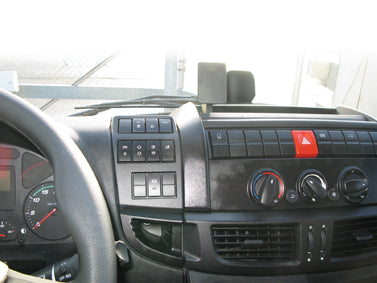 Brodit ProClip 855477 voor Iveco Euro Cargo 2016-2018 - detail van dashboardmontage