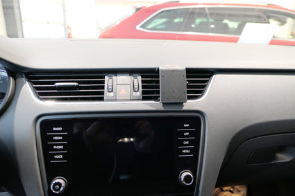 Brodit ProClip 855485 voor Skoda Octavia III 2018-2021 - detail van dashboardmontage
