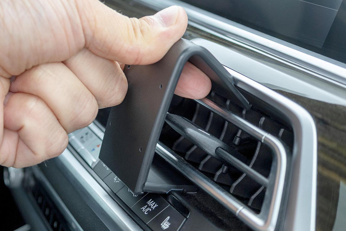 Brodit ProClip 855487 voor BMW X7 2019-2023, BMW X6 2020-2023 en BMW X5 2019-2023 - detail van dashboardmontage