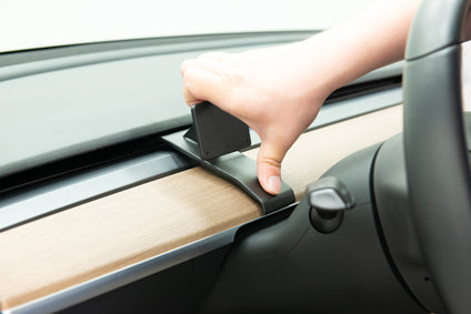 Brodit ProClip 855497 voor Tesla Model Y 2020-2025 en Tesla Model 3 2018-2024 - detail van dashboardmontage