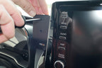 Brodit ProClip 855507 voor Suzuki Swace 2021-2024 en Toyota Corolla 2019-2022 - detail van dashboardmontage