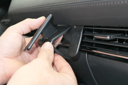 Brodit ProClip 855530 voor Mazda CX-30 2020-2026 en Mazda 3 2019-2026 - montagepositie op dashboard