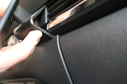 Brodit ProClip 855530 voor Mazda CX-30 2020-2026 en Mazda 3 2019-2026 - detail van dashboardmontage