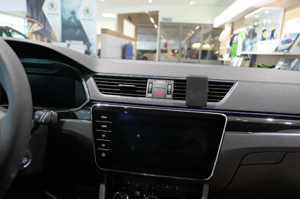 Brodit ProClip 855554 voor Skoda Superb 2020-2023 - detail van dashboardmontage