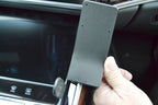 Brodit ProClip 855585 voor Audi A8 2018-2024 - detail van dashboardmontage